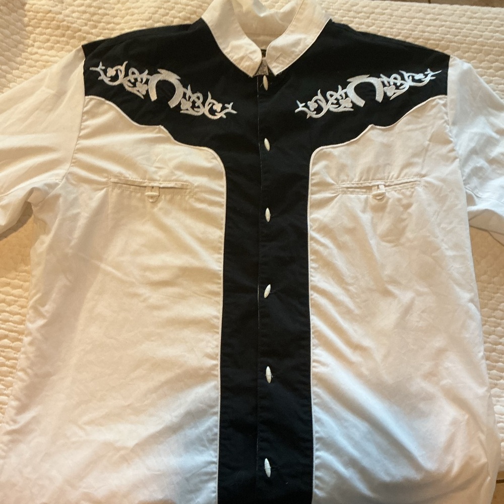 El General White and Black long Sleeve IT IS MISSING A BUTTON.